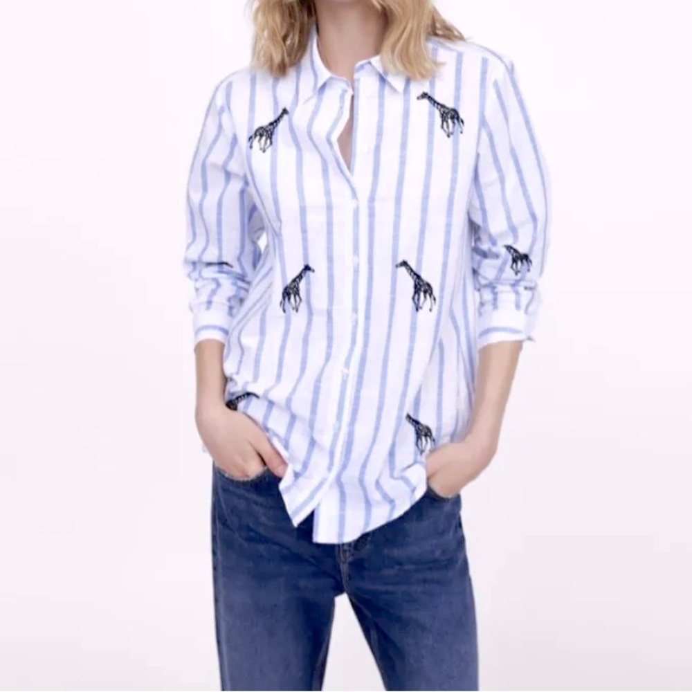🎉 3 for $25 - Zara blue & white striped boyfriend shirt with giraffes - sz S